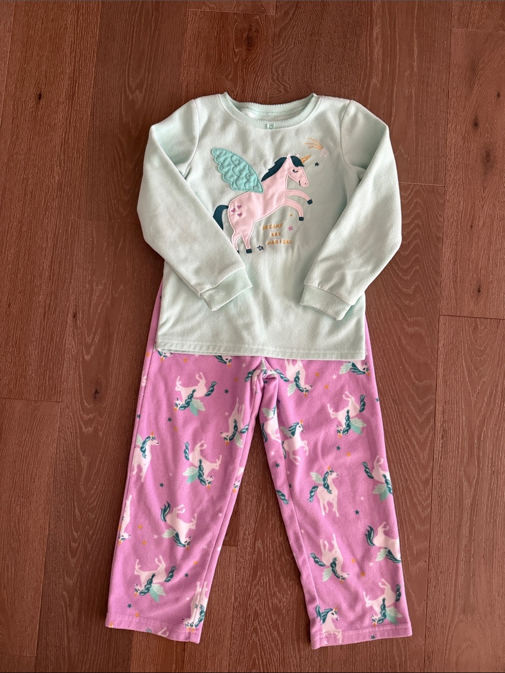 Girls Carters fleece Matching Unicorn pajamas set. Size:6. Used.